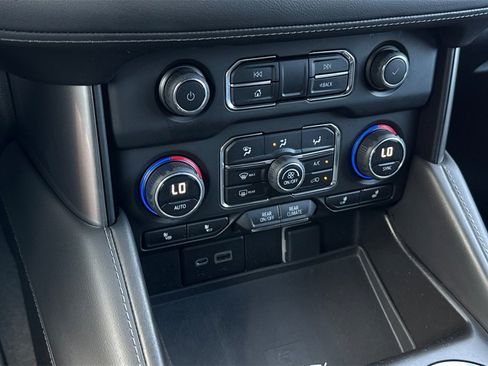 Used 2023 Chevrolet Suburban Z71 image 26