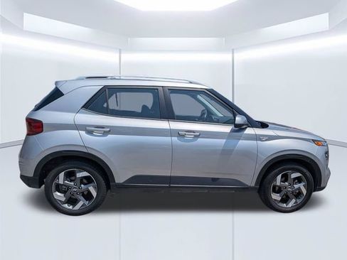 Used 2025 Hyundai Venue SEL FWD image 3
