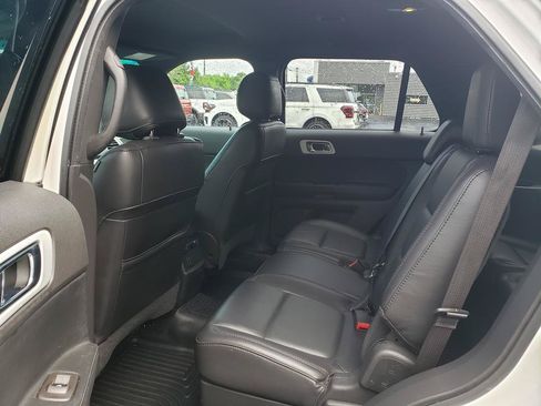 Used 2014 Ford Explorer XLT w/ Equipment Group 202A FWD image 12