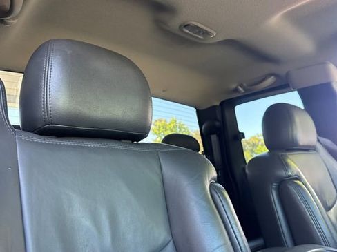 Used 2003 GMC Sierra 2500 SLT w/ SLT Preferred Equipment Group AWD/4WD image 16