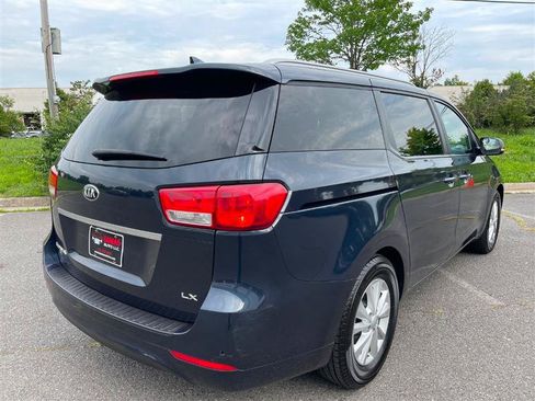 Used 2017 Kia Sedona LX w/ LX Essentials Premium Package FWD image 19