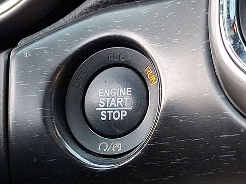 Used 2018 Jeep Grand Cherokee Altitude image 23