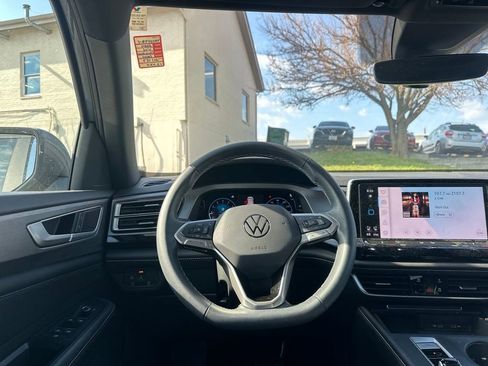 Used 2024 Volkswagen Atlas Cross Sport SE image 16