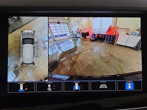 Used 2023 Buick Envision Avenir AWD/4WD image 24