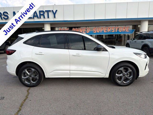 Used 2023 Ford Escape ST-Line w/ Tech Pack #1 AWD/4WD image 2