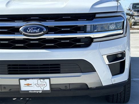 Used 2024 Ford Expedition Limited image 9