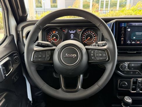Used 2025 Jeep Wrangler Unlimited Sport AWD/4WD image 28