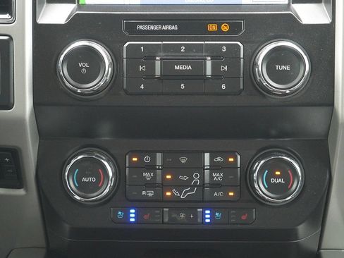 Used 2021 Ford F250 Lariat w/ Lariat Ultimate Package AWD/4WD image 24