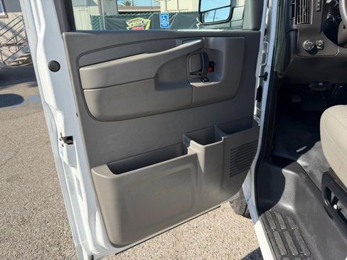 Used 2014 GMC Savana 3500 image 22