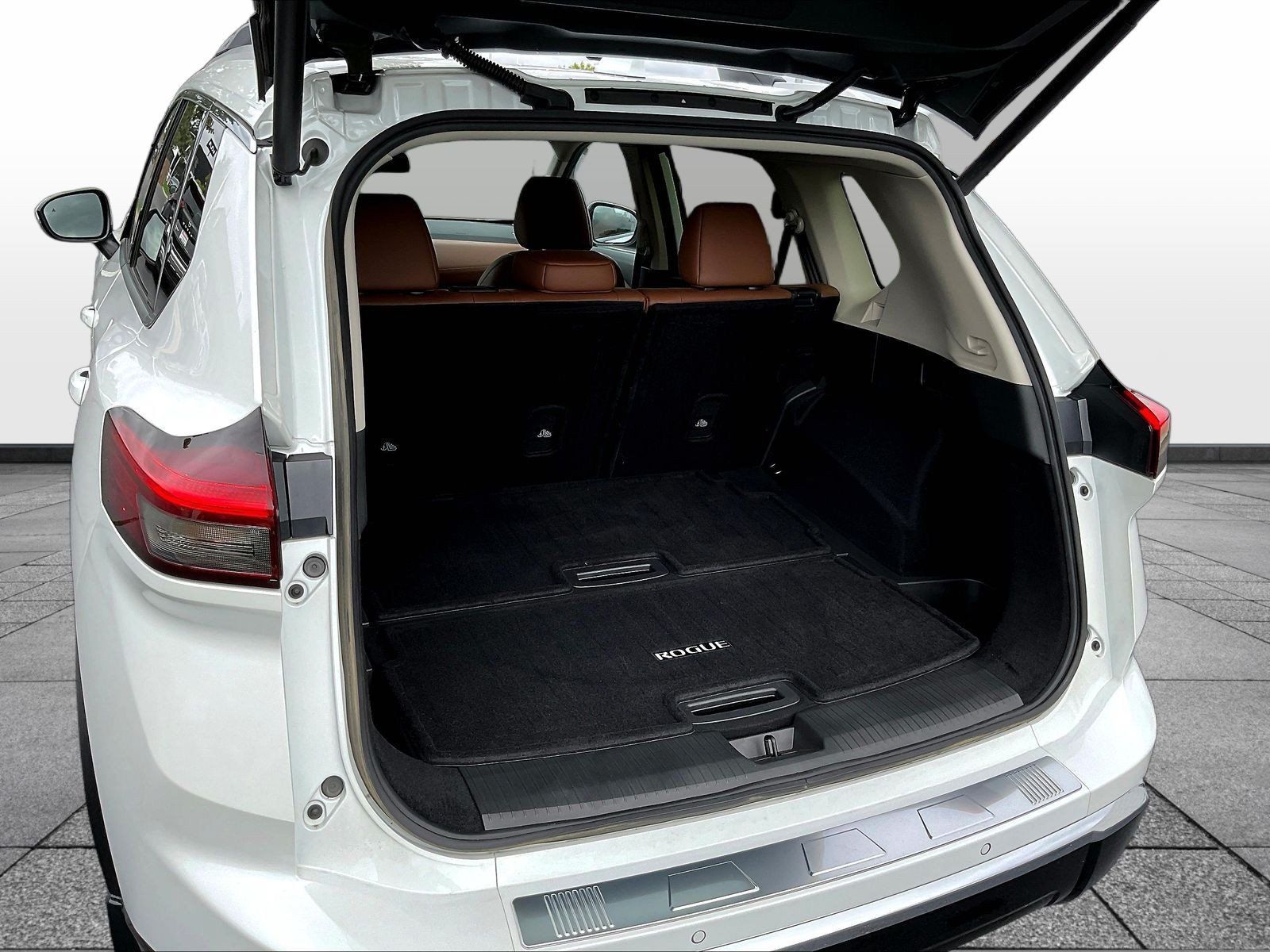 Certified 2026 Nissan Rogue Platinum w/ Platinum Premium Package AWD/4WD image 9