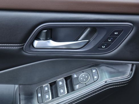 Used 2023 Nissan Rogue SL w/ SL Premium Package image 10