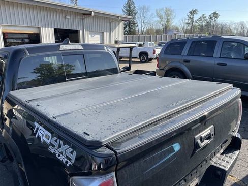 Used 2022 Toyota Tacoma TRD Sport w/ TRD Premium Sport Package image 11