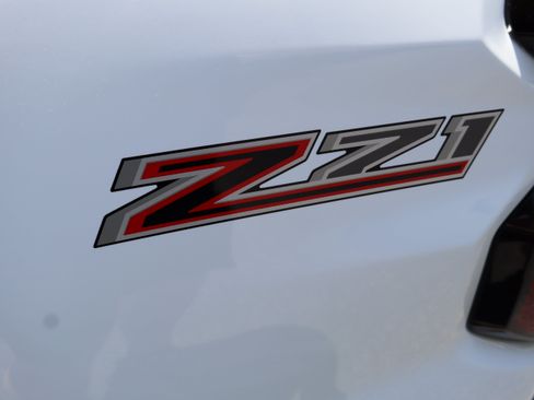 Used 2025 Chevrolet Colorado Z71 w/ Technology Package AWD/4WD image 49