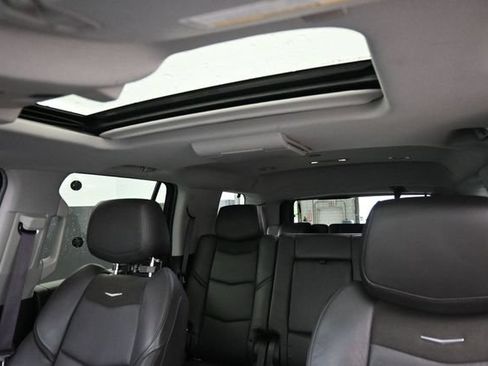 Used 2017 Cadillac Escalade Luxury AWD/4WD image 17