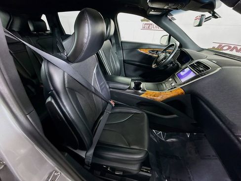 Used 2019 Lincoln Nautilus Reserve image 33