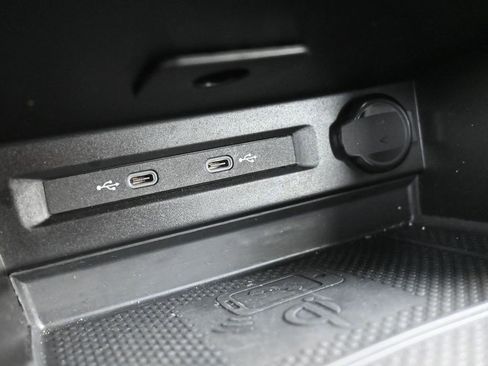 Certified 2024 Volkswagen Tiguan SE R-Line image 33