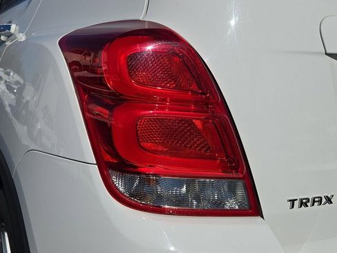 Used 2018 Chevrolet Trax LT w/ LT Convenience Package image 10