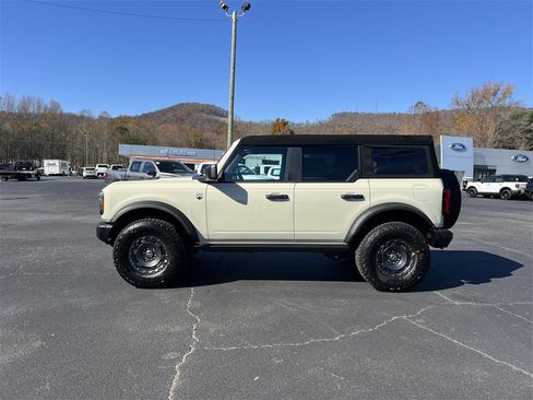 New 2025 Ford Bronco Big Bend w/ Black Diamond Package image 8