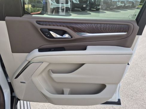 Used 2024 GMC Yukon XL Denali w/ Advanced Technology Package image 13