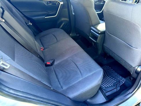 Used 2019 Toyota RAV4 LE image 11