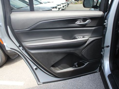 Used 2023 Jeep Grand Cherokee L Laredo AWD/4WD image 22