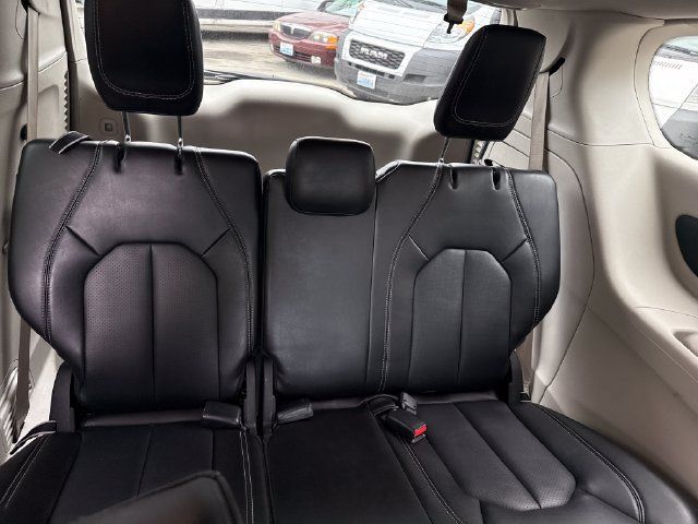 Used 2024 Chrysler Pacifica Limited FWD image 12