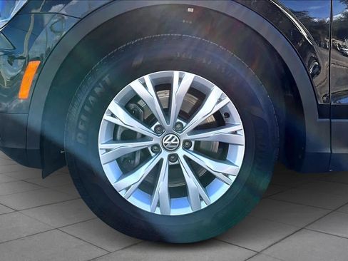 Used 2018 Volkswagen Tiguan S image 11