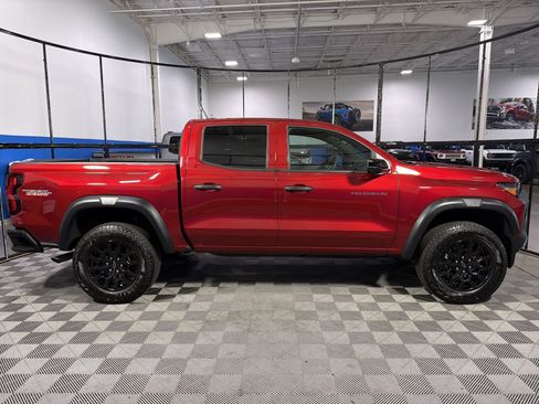 Used 2024 Chevrolet Colorado Trail Boss w/ Technology Package AWD/4WD image 8