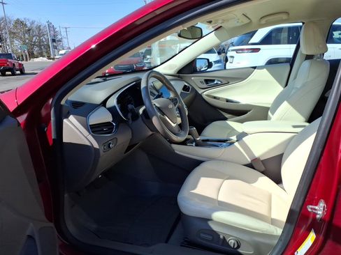 Used 2019 Chevrolet Malibu LT w/ Leather Package image 10