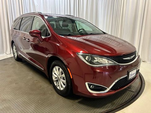 Used 2018 Chrysler Pacifica Touring-L FWD image 24