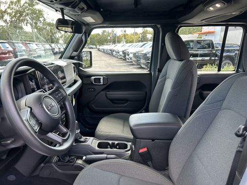 New 2025 Jeep Gladiator Sport image 12