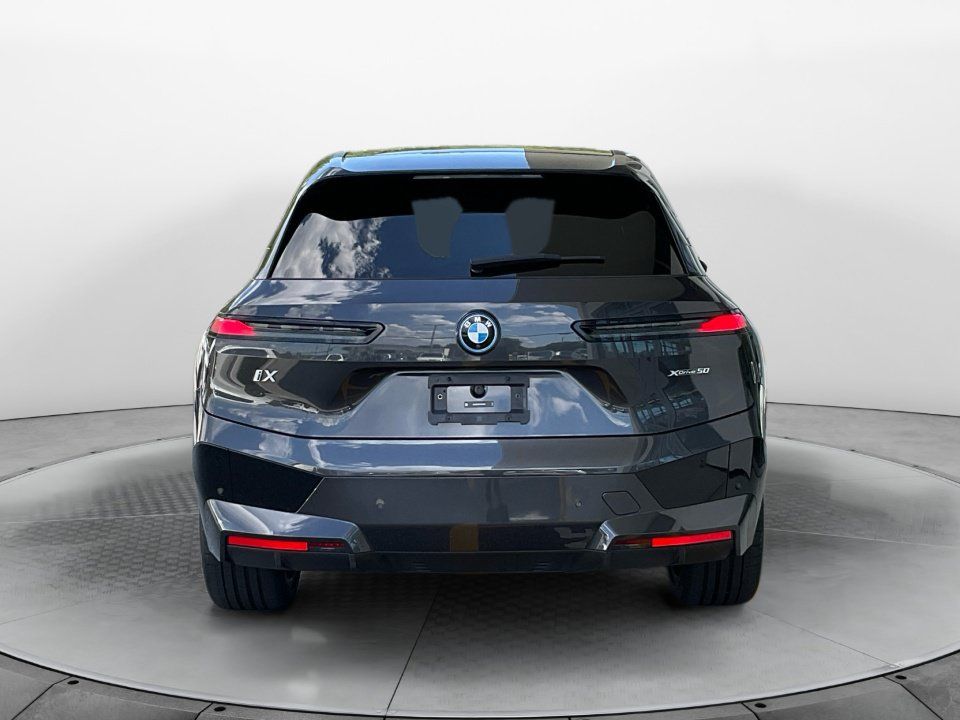 Used 2024 BMW iX xDrive50 w/ Premium Package AWD/4WD image 6