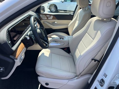 Used 2024 Mercedes-Benz GLS 450 4MATIC image 12