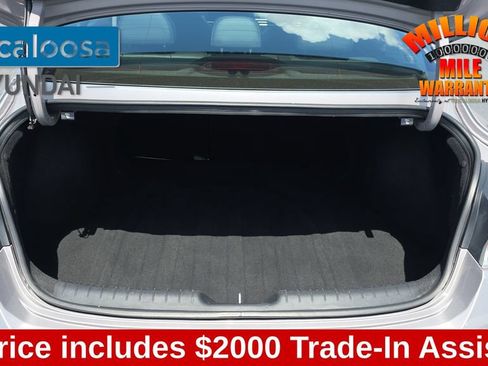 Used 2025 Hyundai Elantra Limited FWD image 10