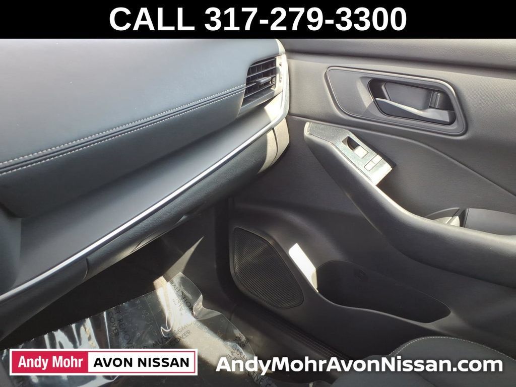 Used 2024 Nissan Rogue S AWD/4WD image 34