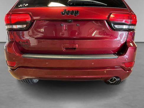 Used 2020 Jeep Grand Cherokee Altitude AWD/4WD image 19
