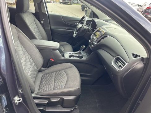 Used 2019 Chevrolet Equinox LT w/ Sun & Navigation Package image 7