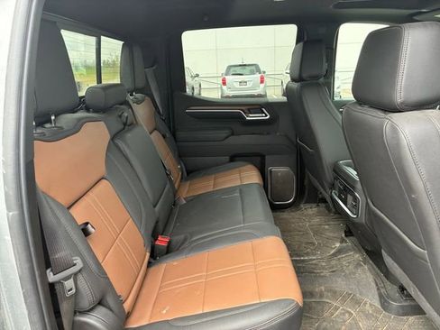 Used 2025 Chevrolet Silverado 1500 High Country w/ High Country Premium Package AWD/4WD image 15