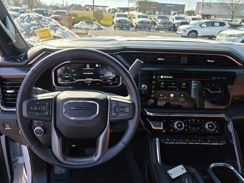 Used 2025 GMC Sierra 3500 Denali Ultimate image 18