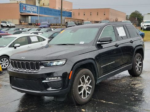 Used 2024 Jeep Grand Cherokee Limited image 3