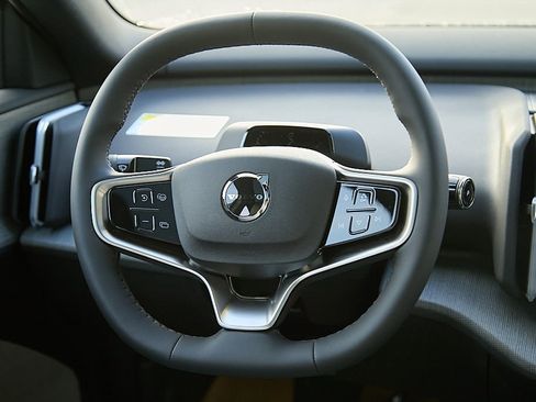 New 2025 Volvo EX30 Ultra w/ Protection Package Premier image 24