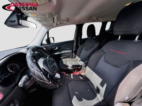Used 2016 Jeep Renegade Trailhawk AWD/4WD image 23