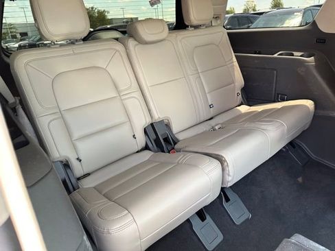 Used 2022 Lincoln Navigator Reserve image 9