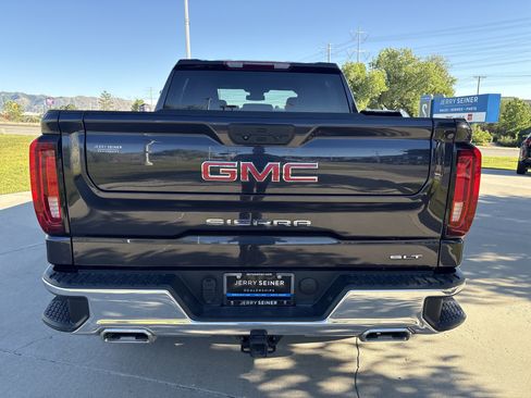 Used 2022 GMC Sierra 1500 SLT w/ X31 Off-Road Package AWD/4WD image 4