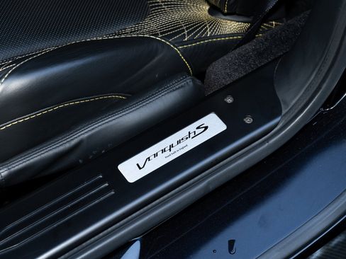 Used 2018 Aston Martin Vanquish S image 18