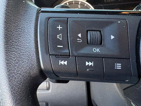 Used 2022 Nissan Rogue SV image 10