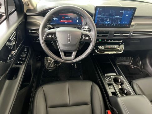 Used 2025 Lincoln Corsair Premiere w/ Rear Removable Package Tray image 22