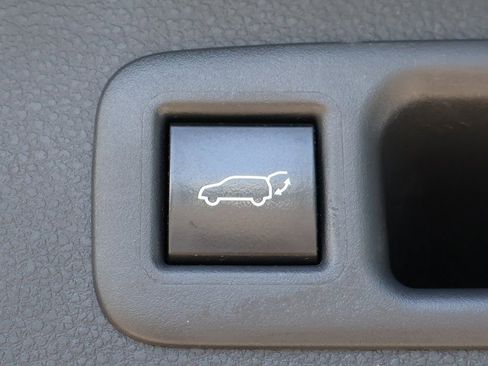 Used 2024 Toyota Highlander LE image 53