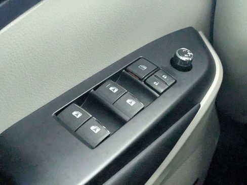Used 2016 Toyota Highlander Limited FWD image 17