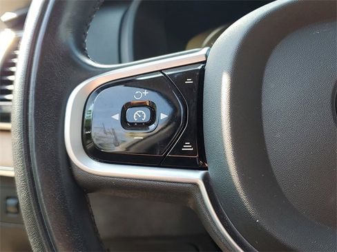 Used 2021 Volvo XC90 T6 Momentum w/ Advanced Package image 11